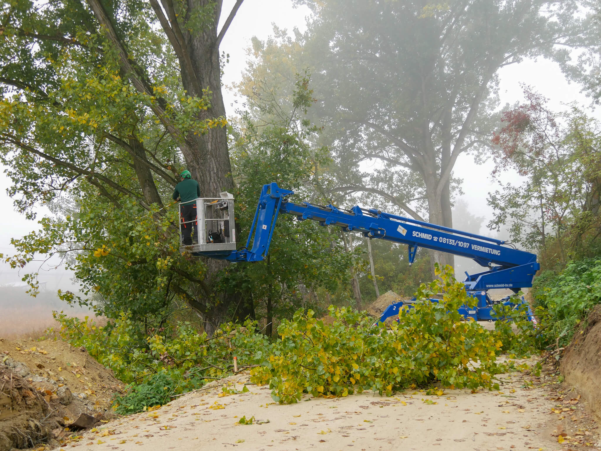 Fernansicht Marco Meindl auf der Hebebühne